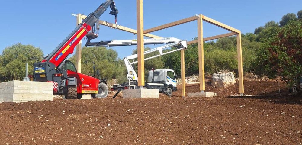 Posa pali in legno lamellare – Parco avventura artificiale Modica privato