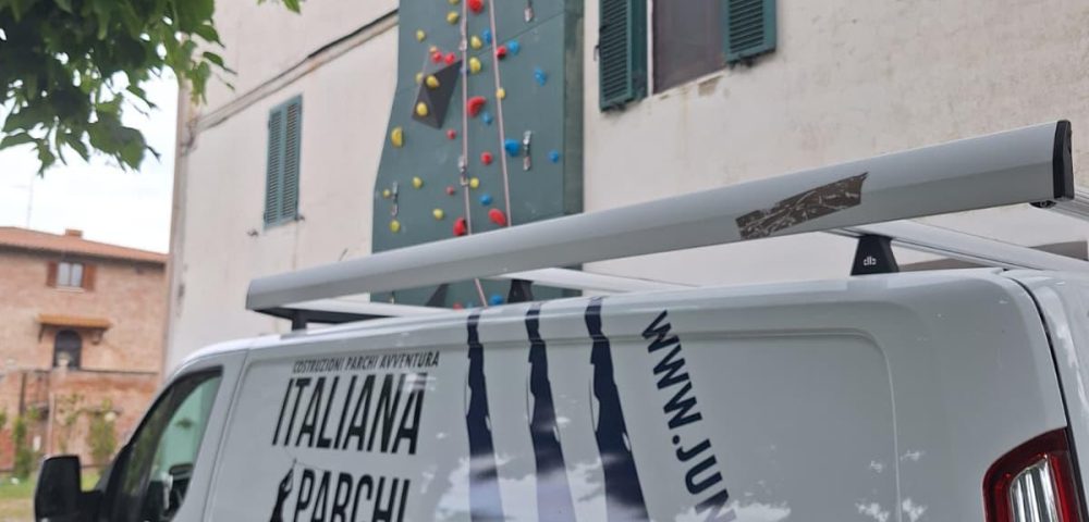 Outdoor-Climbing-Wall-Custom-Campus-Logo